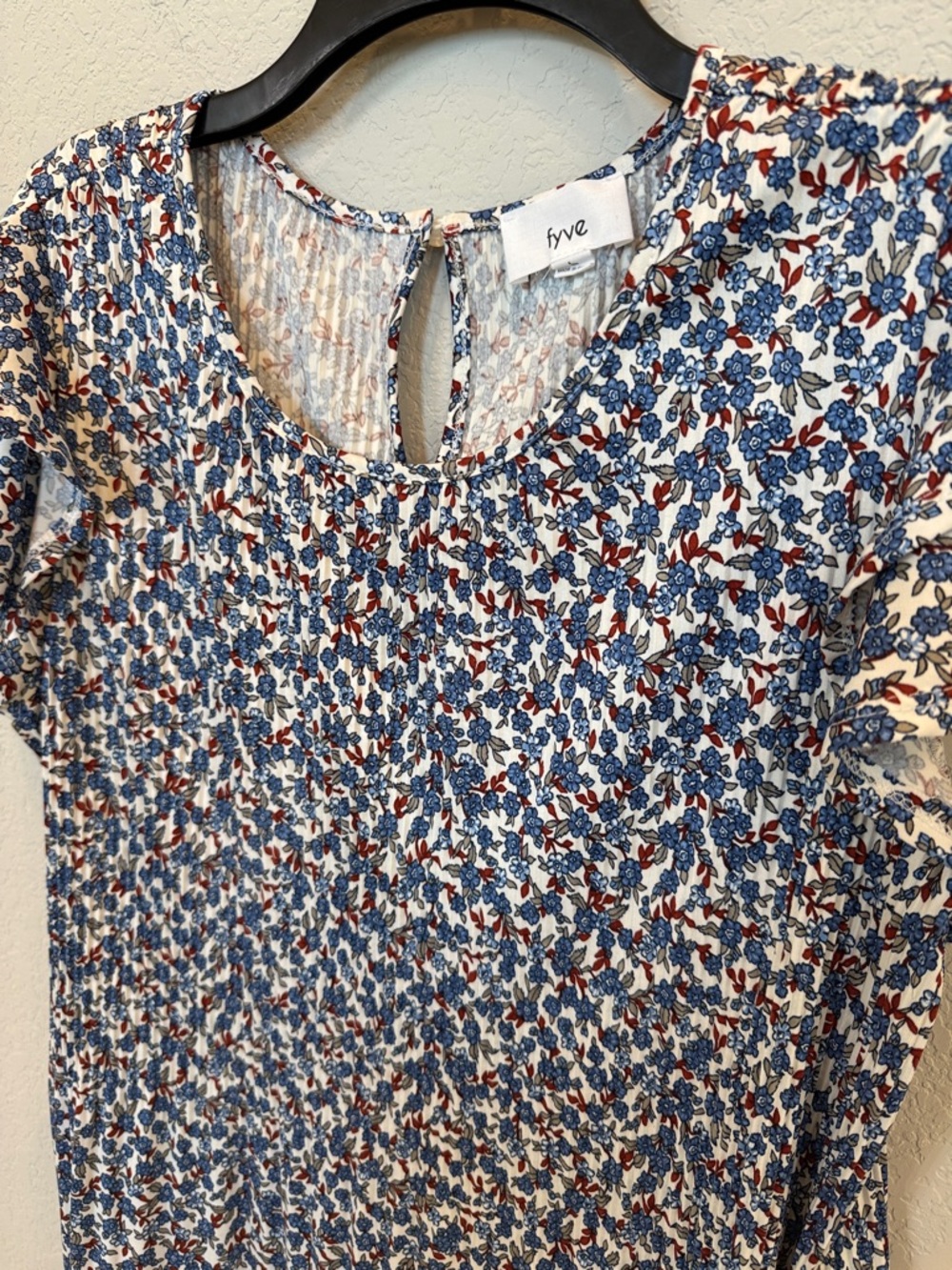 Floral Ruffle Sleeve Top - Picture 2 of 8